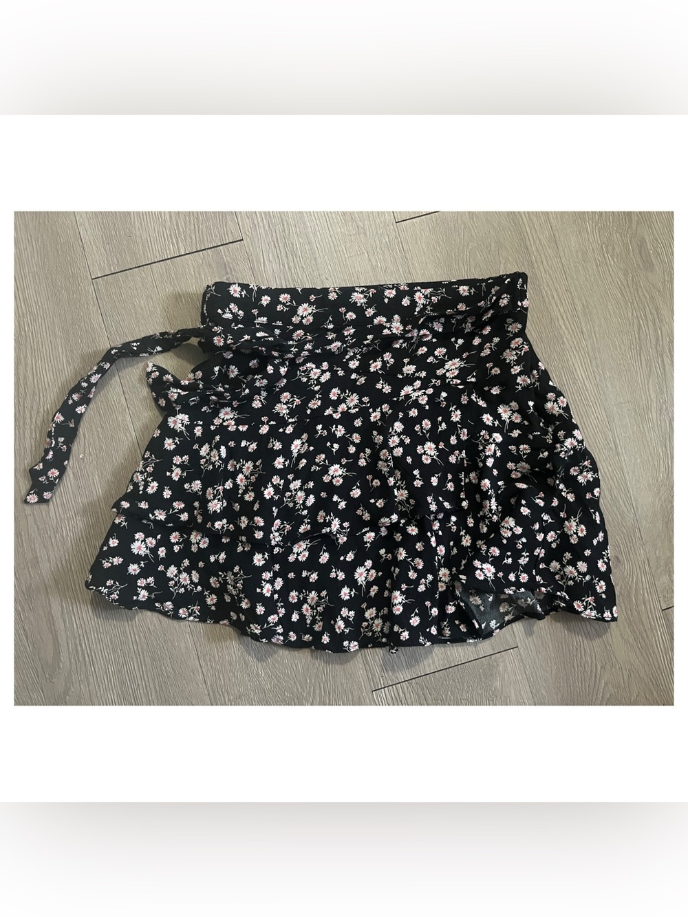 Forever 21 black floral mini skirt with white & pink flowers size XS